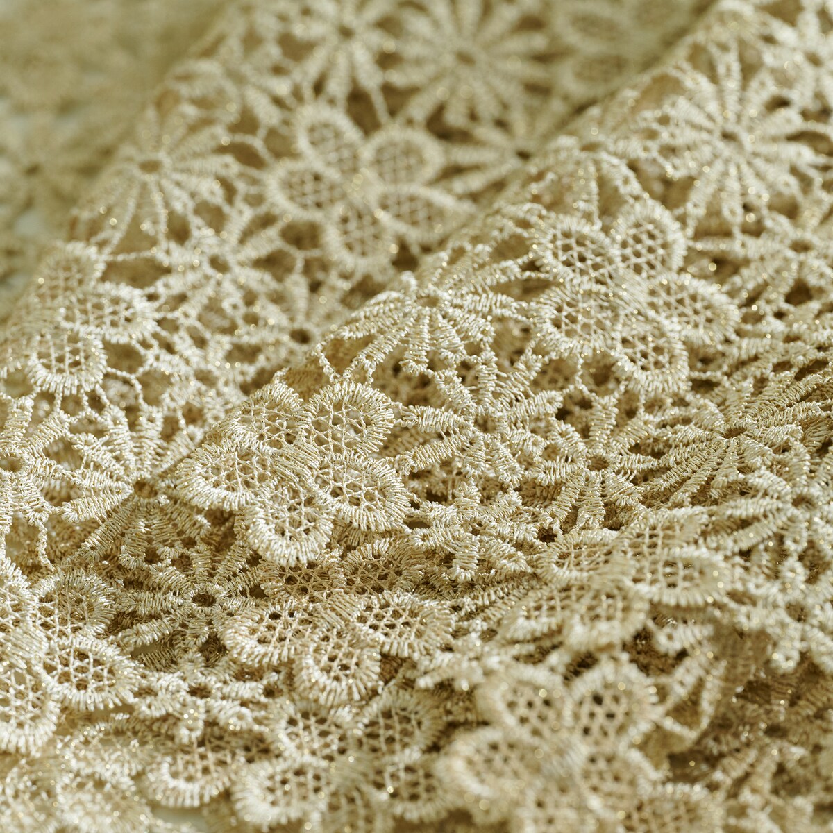 Bieżnik koronkowy Florina 35x180 cm z motywem kwiatowym