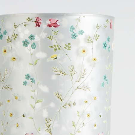 Świecznik Dowme z motywem kwiatowym