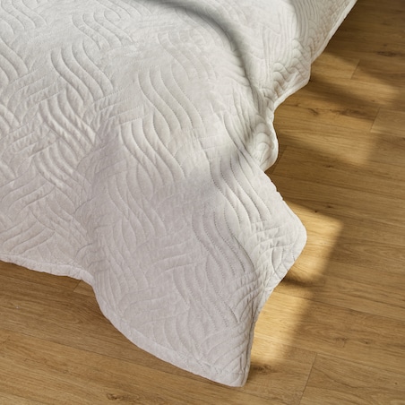 Jednokolorowa narzuta na łóżko z wytłoczonym wzorem Bessaria 200x220 cm