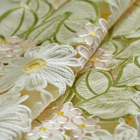 Serweta Haftowana Feris 80x80 cm z motywem kwiatowym