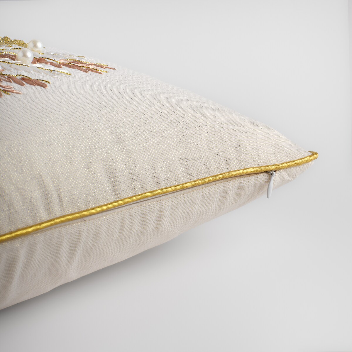 Poszewka Haftowana Arvore 45x45 cm z motywem choinki