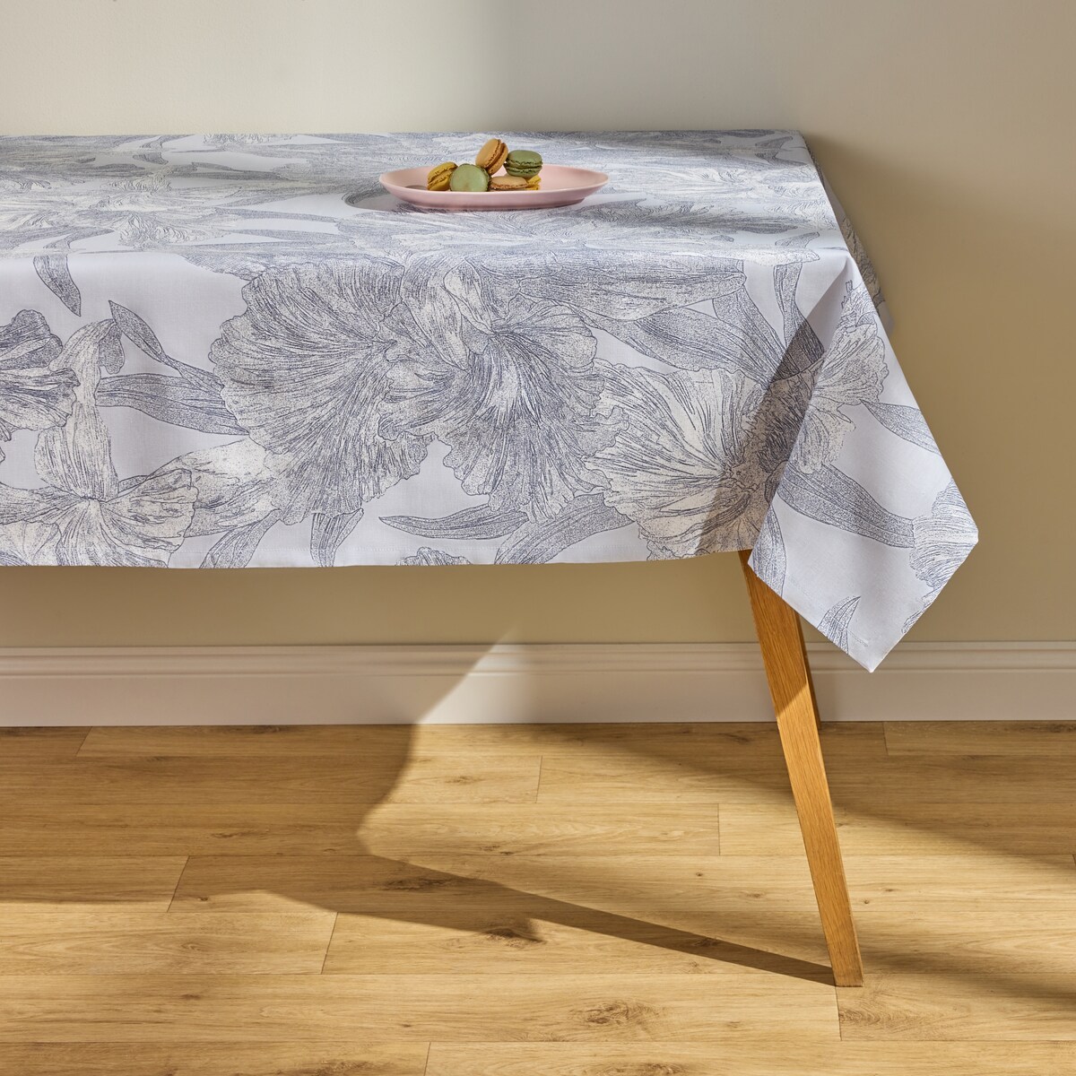 Obrus Flowa 130x180 cm z motywem kwiatowym