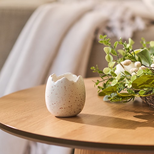 Świeca Eggshello z motywem skorupki