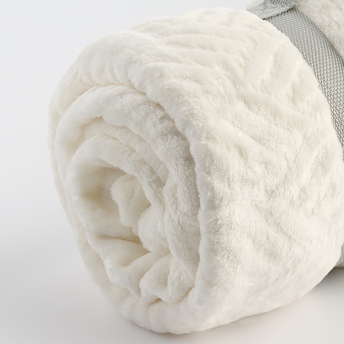 Jednokolorowy koc z wytłoczonym wzorem Esme 150x200 cm