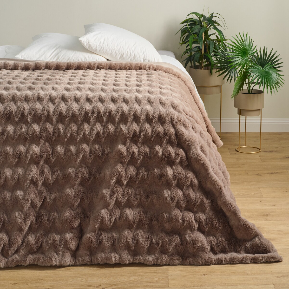 Jednokolorowa futrzana narzuta na łóżko Pilora 180x200 cm