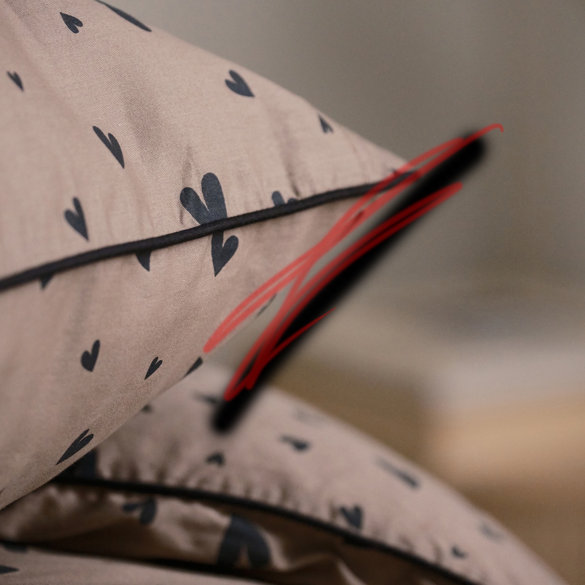 Pościel z bawełny satynowej z lamówką Malorina 200x220 cm z motywem serc