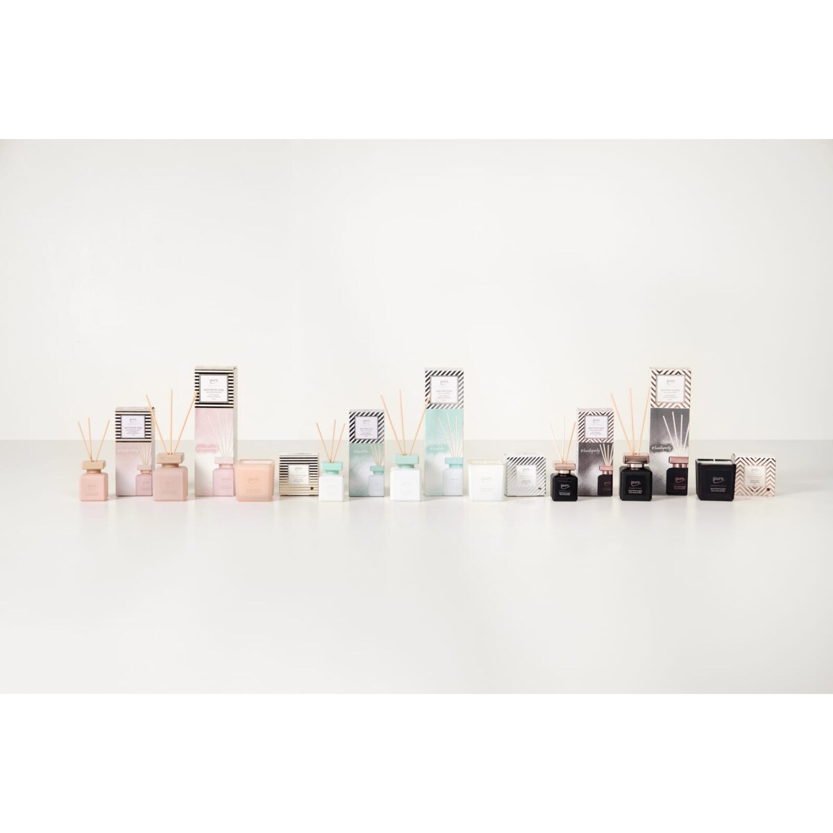 Świeca zapachowa ipuro ESSENTIALS Time to glow 125 g