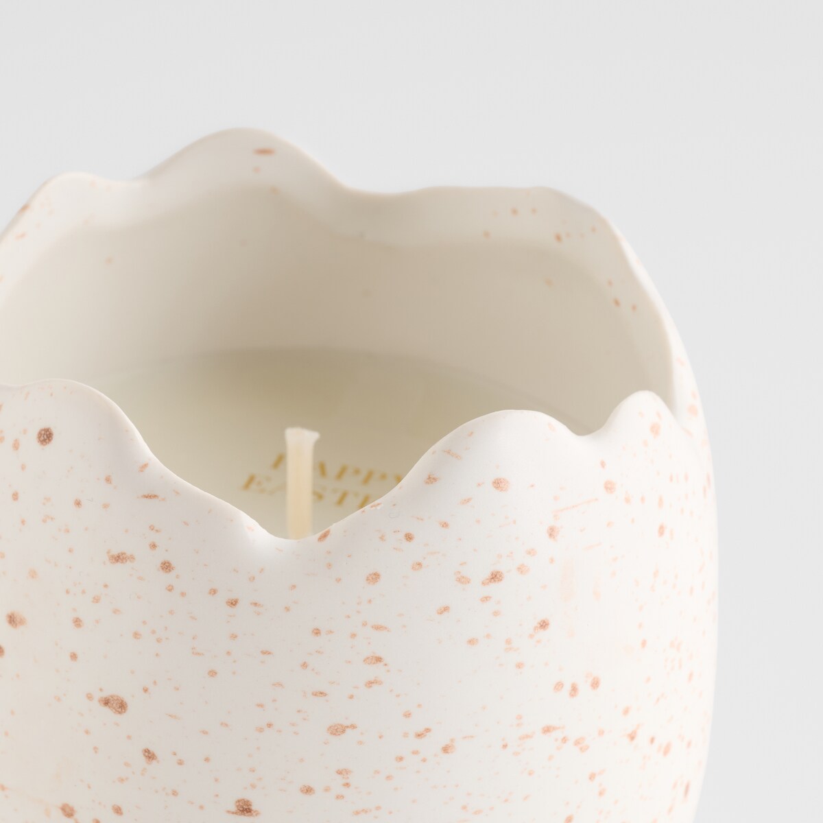 Świeca Eggshello z motywem skorupki