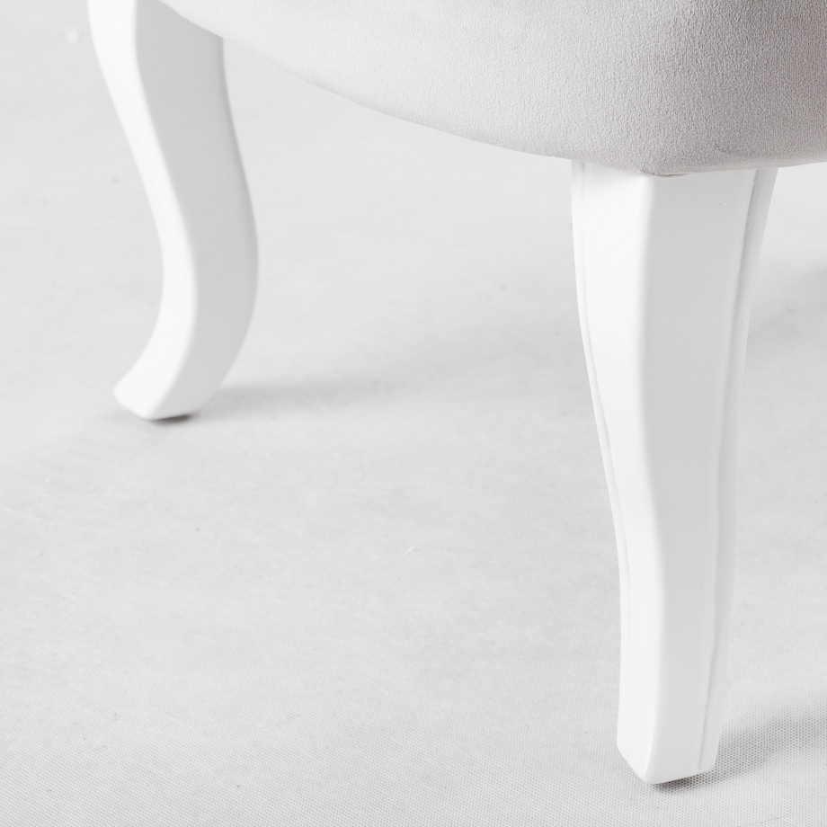 Welurowe krzesło w stylu glamour wykończone cyrkoniami brittani