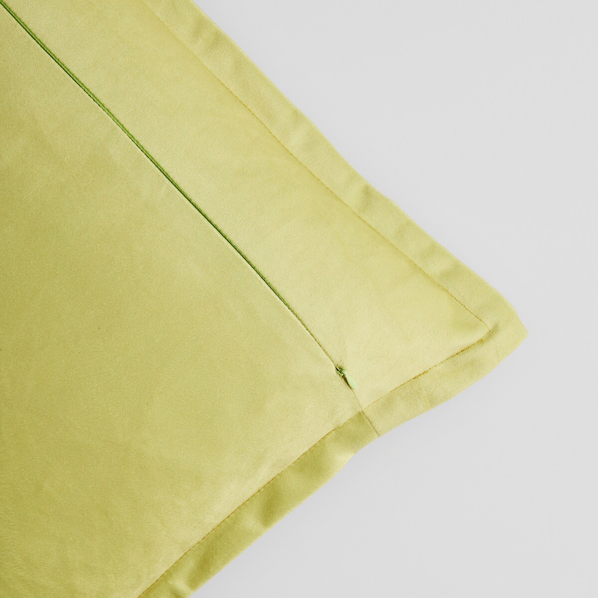 Poszewka z nadrukiem Emeris 45x45 cm z motywem kwiatowym