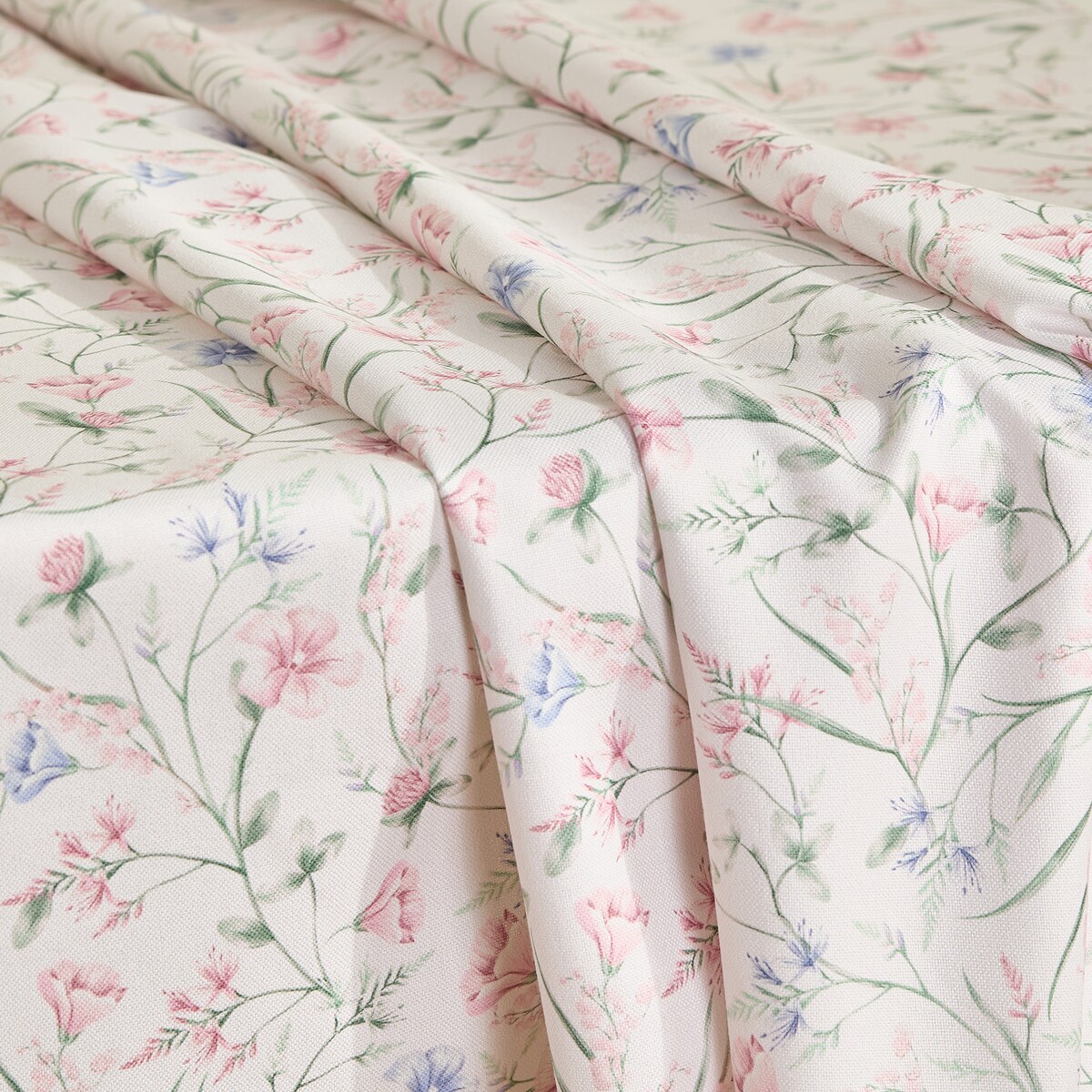 Obrus z nadrukiem Kiros 150x220 cm z motywem kwiatowym