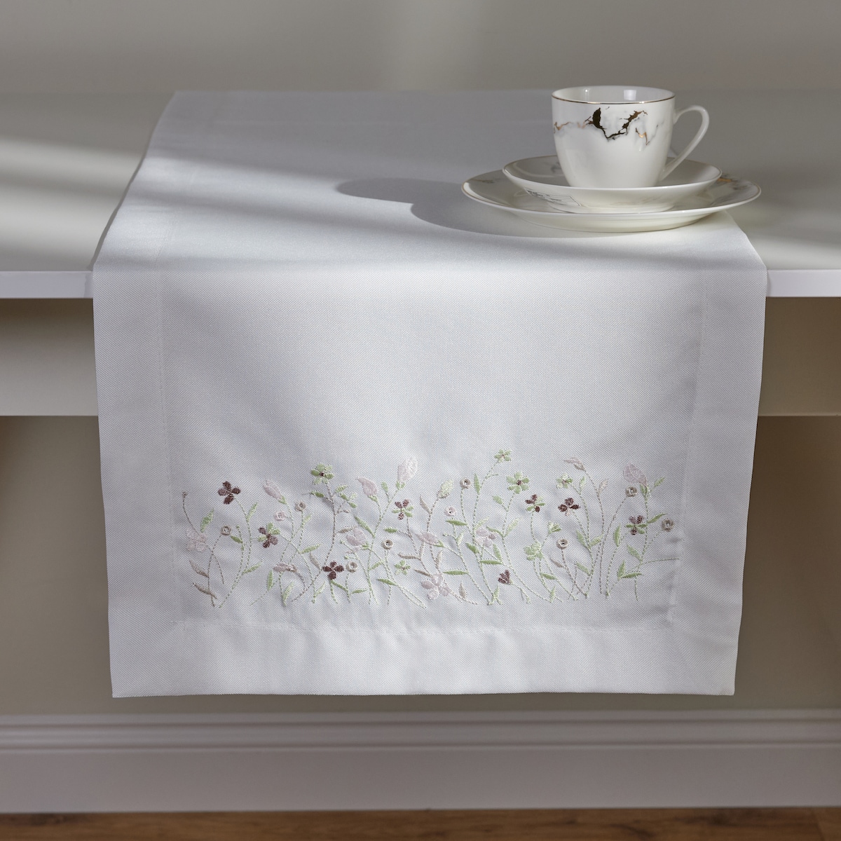 Bieżnik Pineli 40x180 cm z wzorem kwiatowym