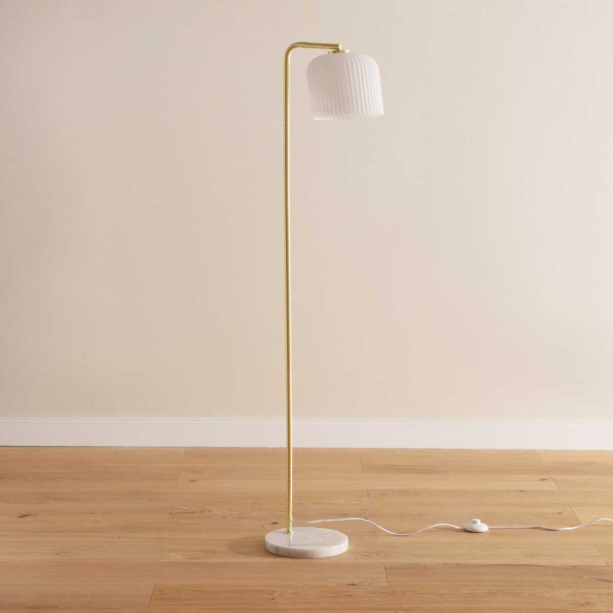 Lampa podłogowa z marmurową podstawą Ivory