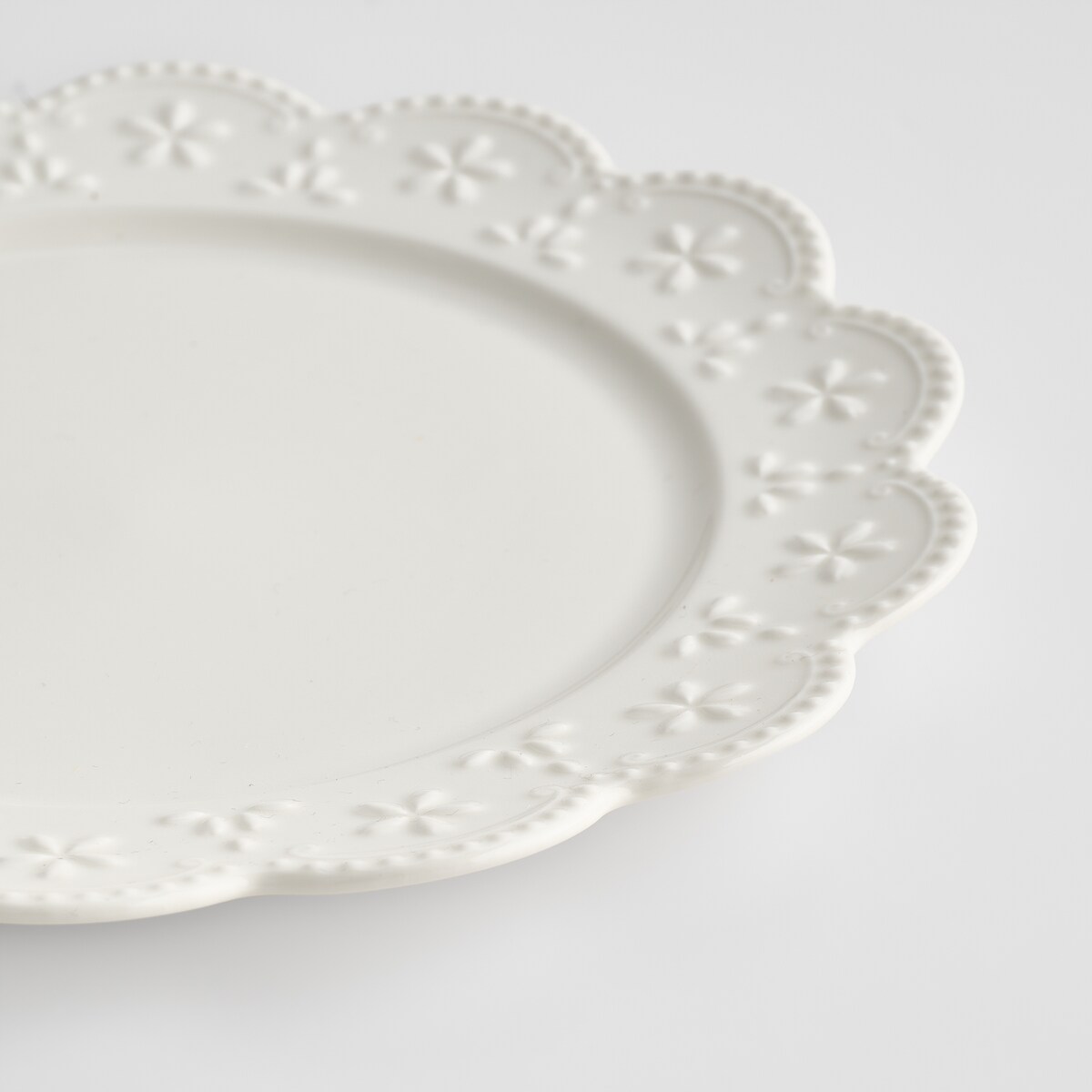 Talerz Obiadowy Lace z motywem kwiatowym