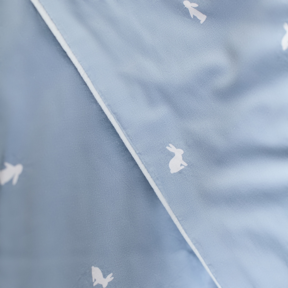 Pościel bawełniana z lamówką Leveriso 160x200 cm z motywem królika