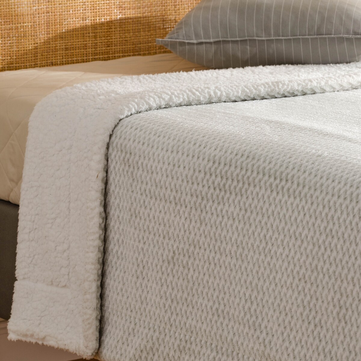 Jednokolorowy koc żakardowy Porko 150x200 cm