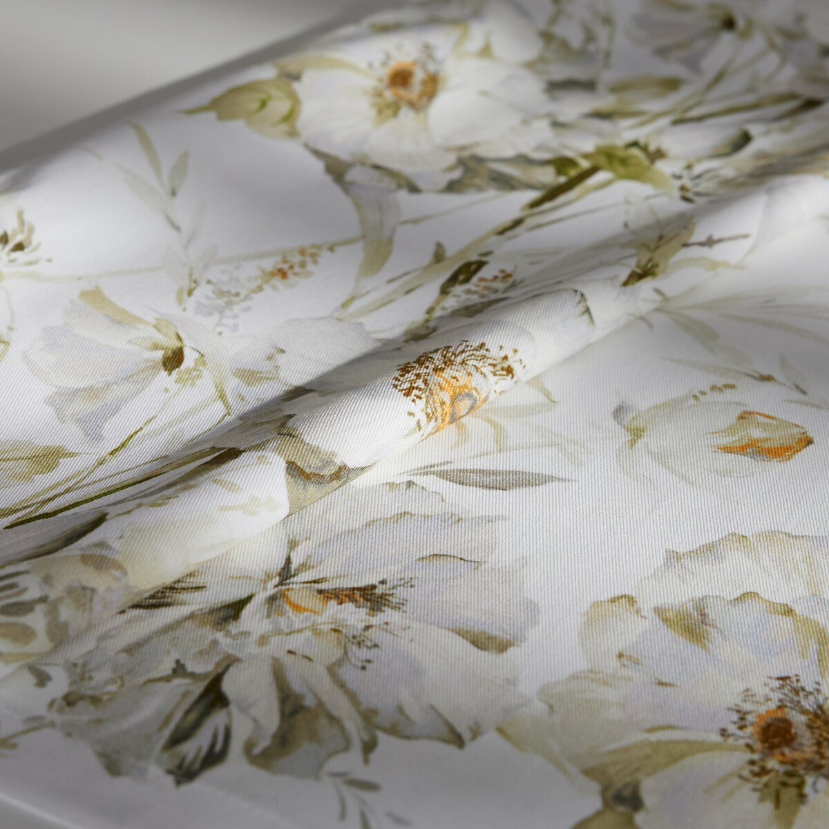 Serweta Flornett 80x80 cm z motywem kwiatowym