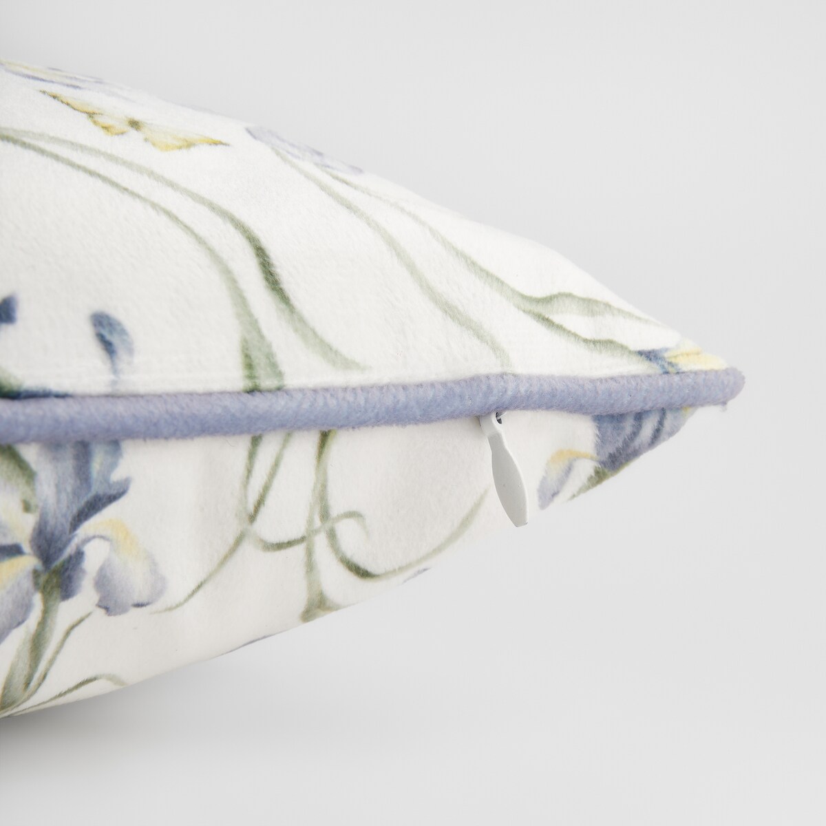 Poszewka z nadrukiem Irisoni 45x45 cm z motywem kwiatowym