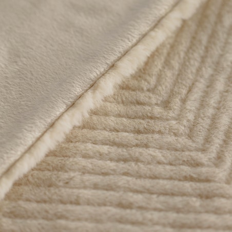 Narzuta Futrzana Przeszywana w Geometryczny Wzór Abraco 200x220 cm