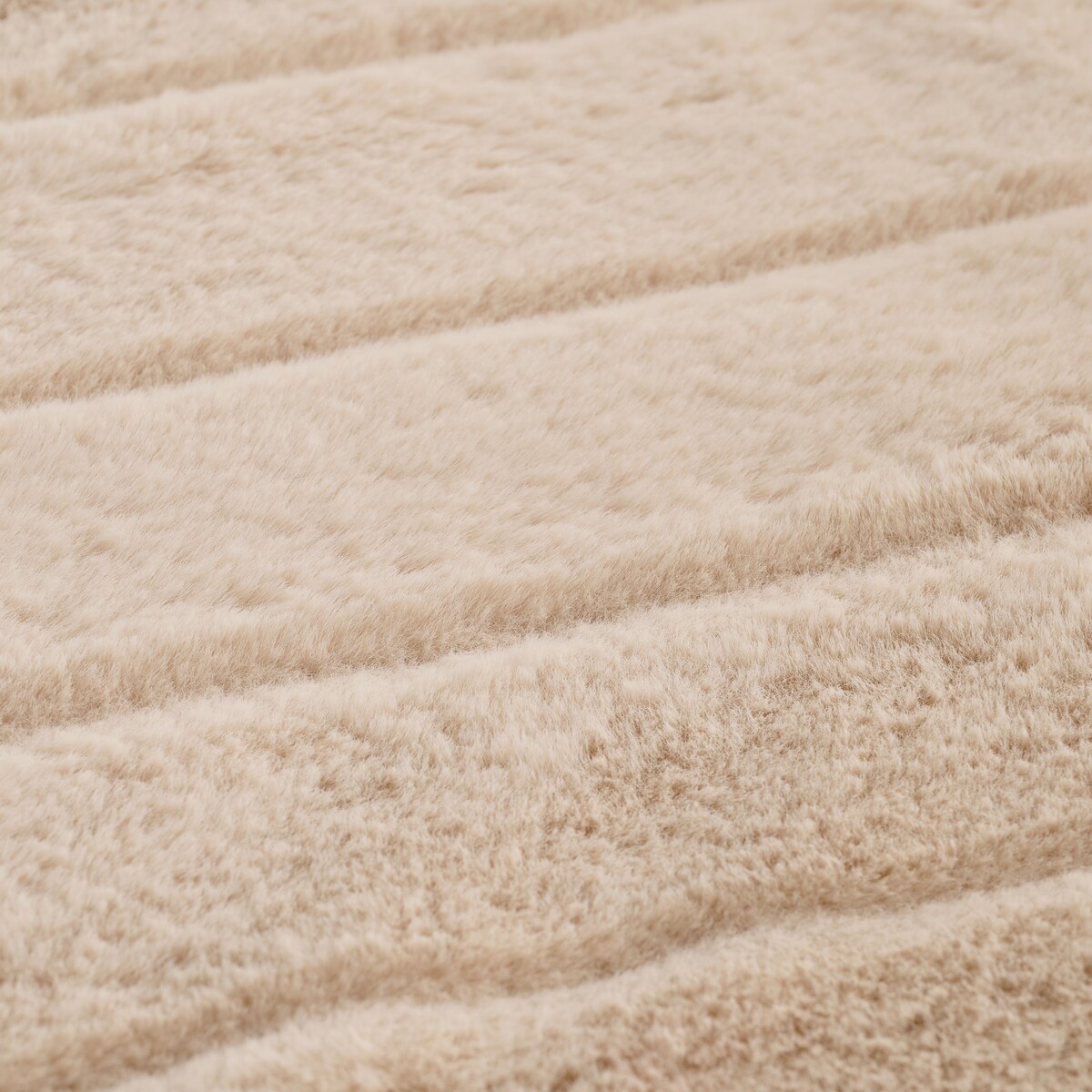 Jednokolorowa futrzana narzuta na łóżko Classolo 180x200 cm