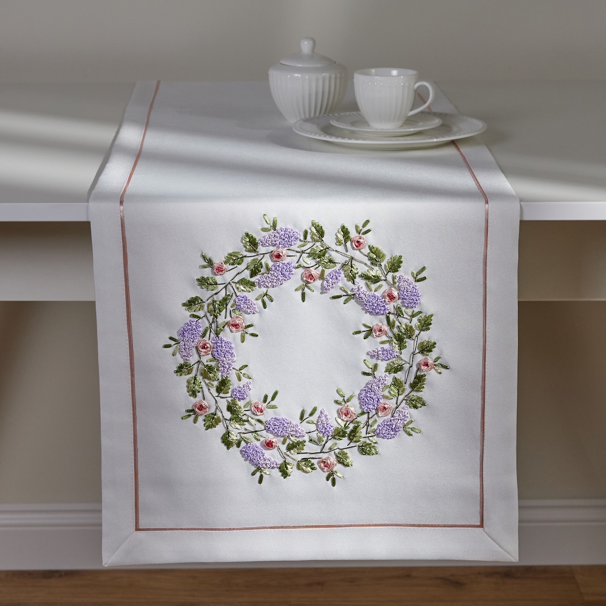 Bieżnik Fionis 40x180 cm z wzorem kwiatowym