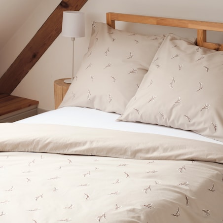 Pościel bawełniana z haftem Bazin 200x220 cm z motywem roślinnym