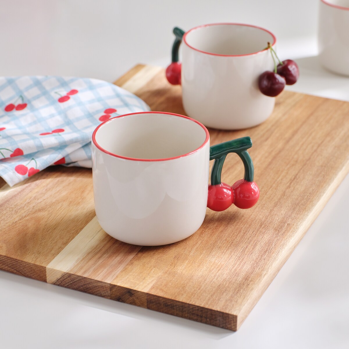 Kubek Cherrioso z motywem owoców