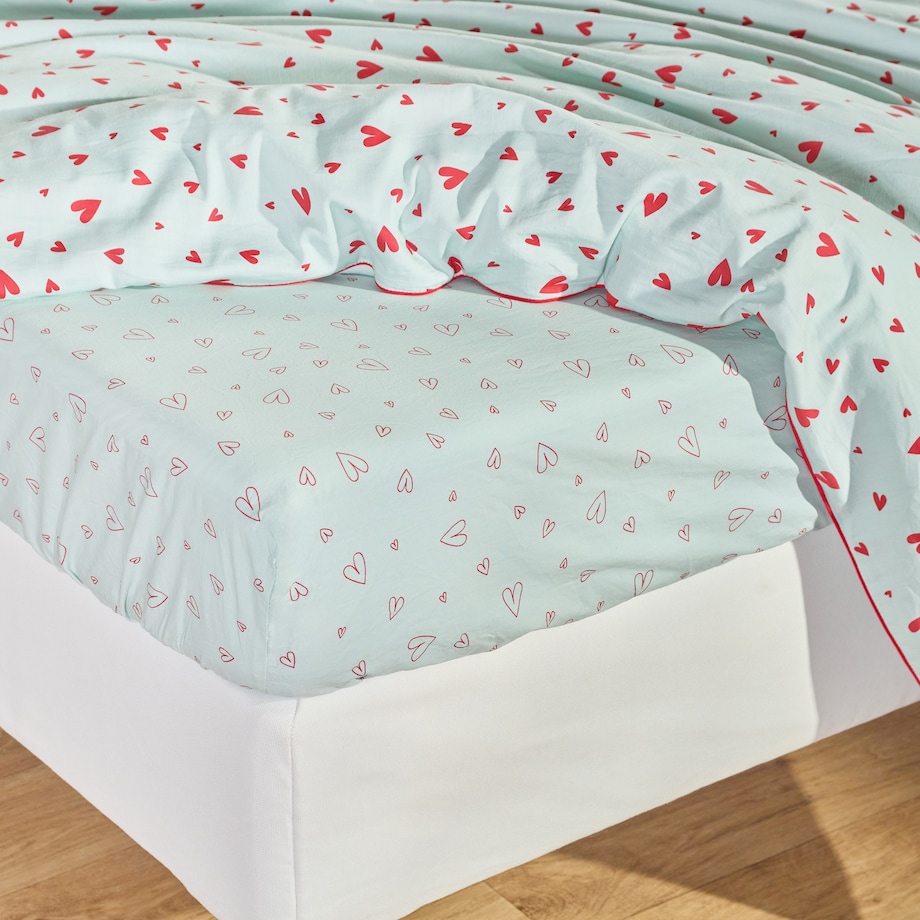 Prześcieradło z bawełny satynowej z gumką Malorinka 140x200 cm z motywem serc