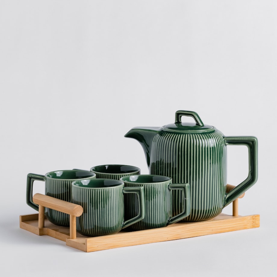 Teapot With Mugs Liners 
