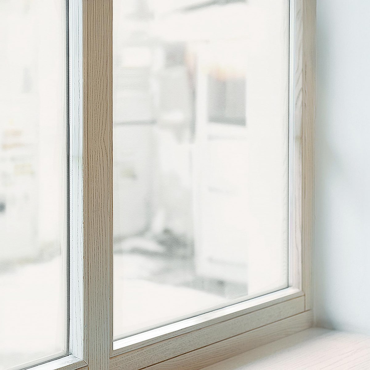 Okleina okienna chroniąca prywatność - Odcień jasnoszarej bieli minimalistyczna elegancja