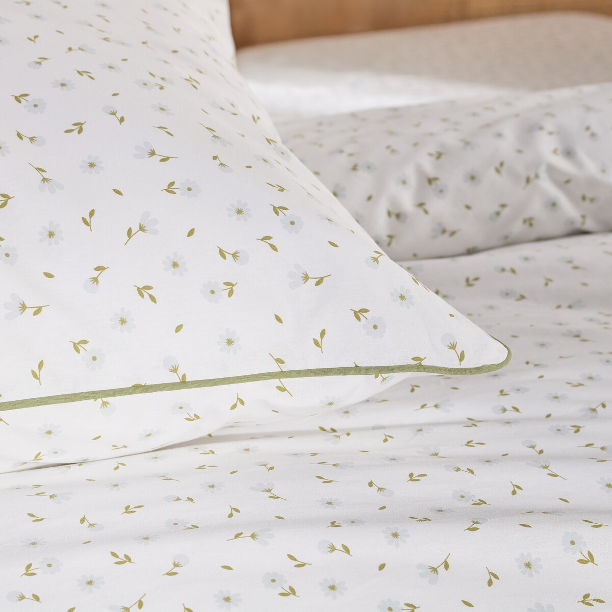 Pościel bawełniana z lamówką Avis 140x200 cm z motywem kwiatowym