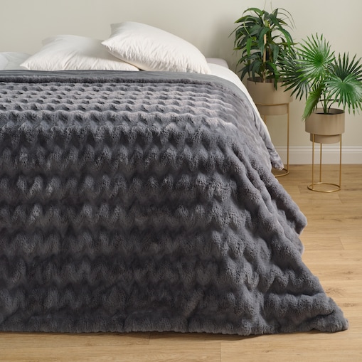 Jednokolorowa futrzana narzuta na łóżko Pilora 180x200 cm