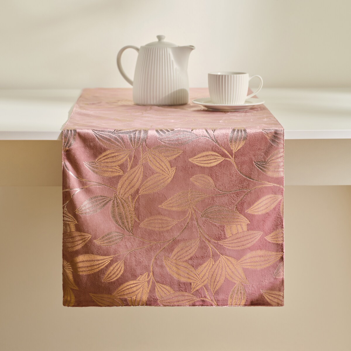 Bieżnik Blomstela 40x180 cm z motywem roślinnym