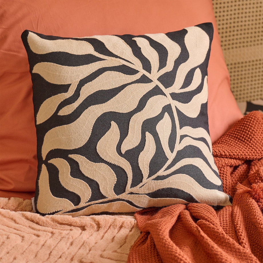 Poszewka Haftowana Kamea 45x45 cm z motywem roślinnym