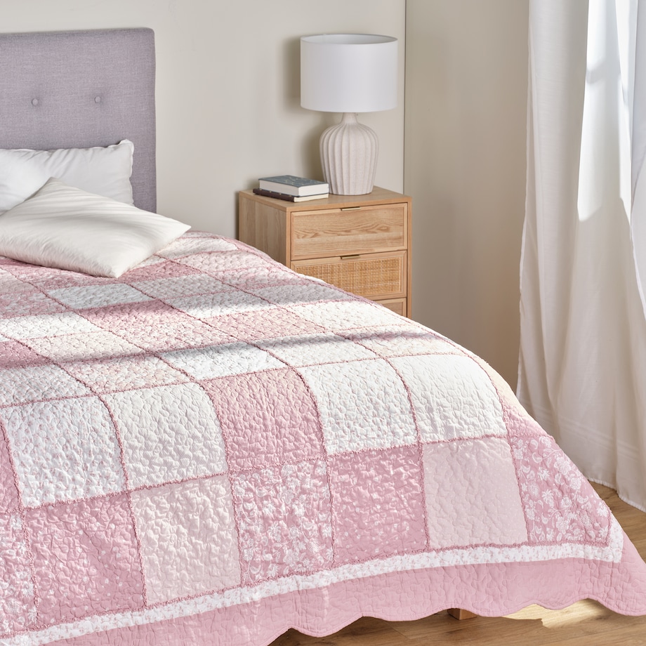 Patchwork narzuta na łóżko Cottage 200x220 cm z motywem kwiatowym