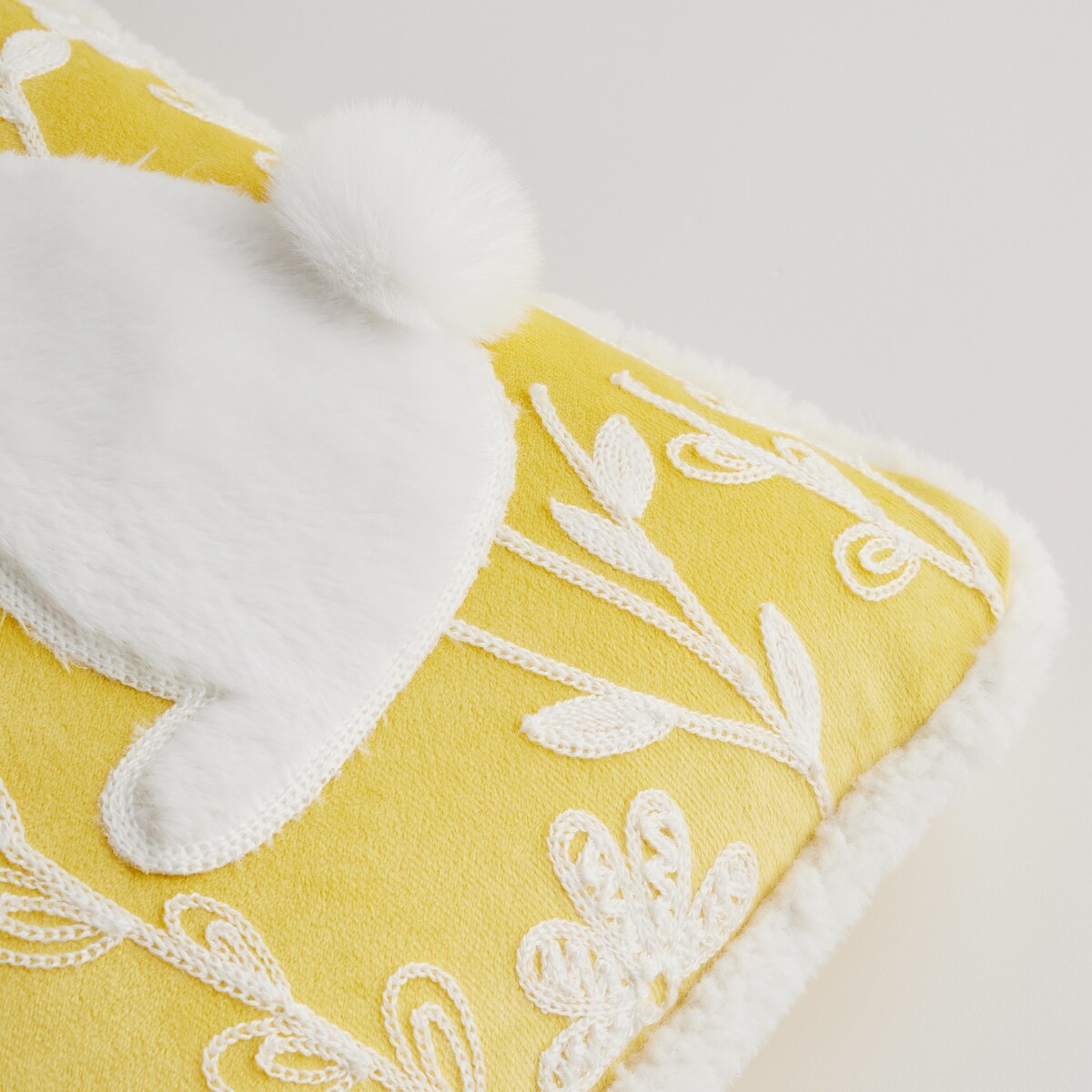 Poszewka Haftowana Kickic 45x45 cm z motywem królika