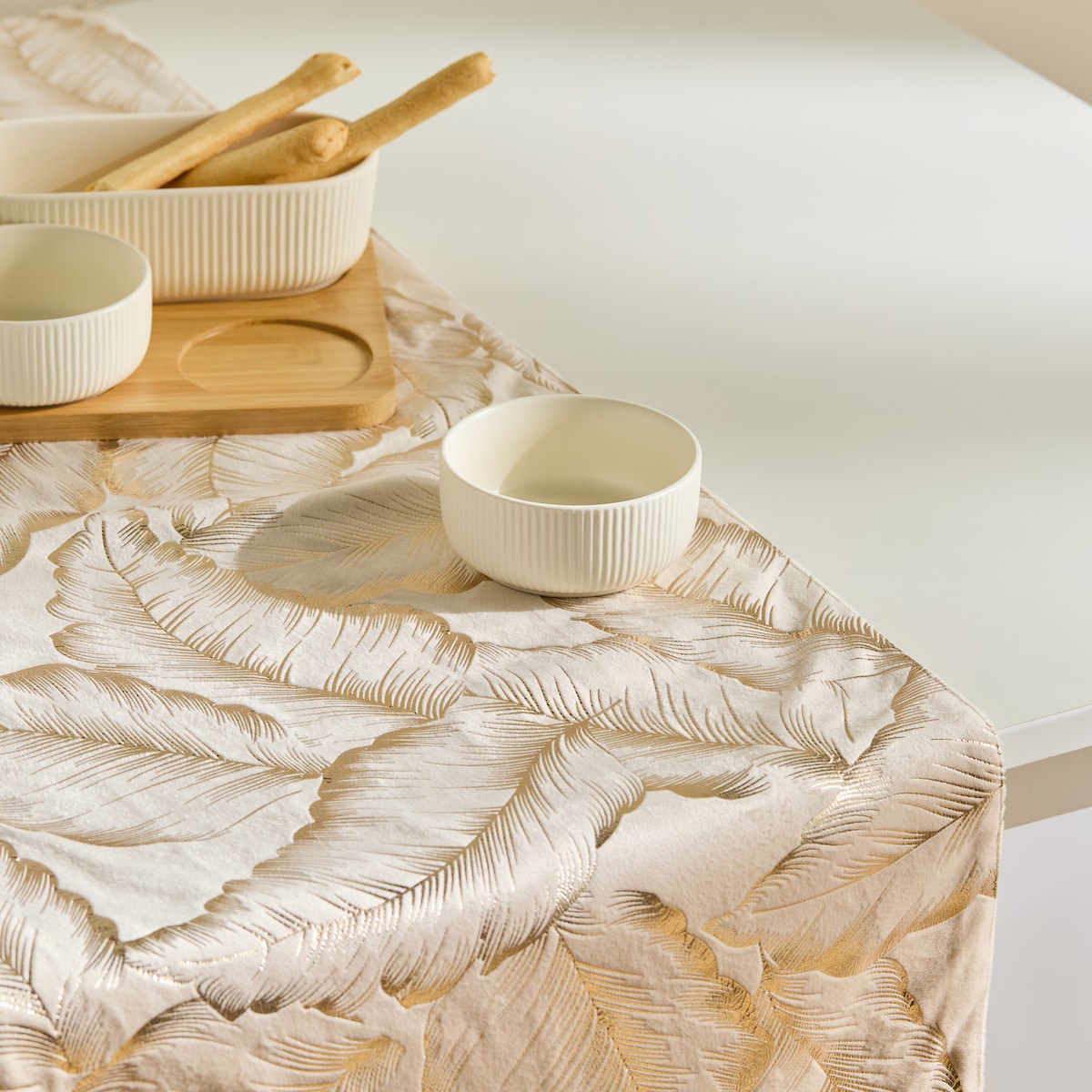 Bieżnik Welwetowy Foglare 40x180 cm z motywem liściastym