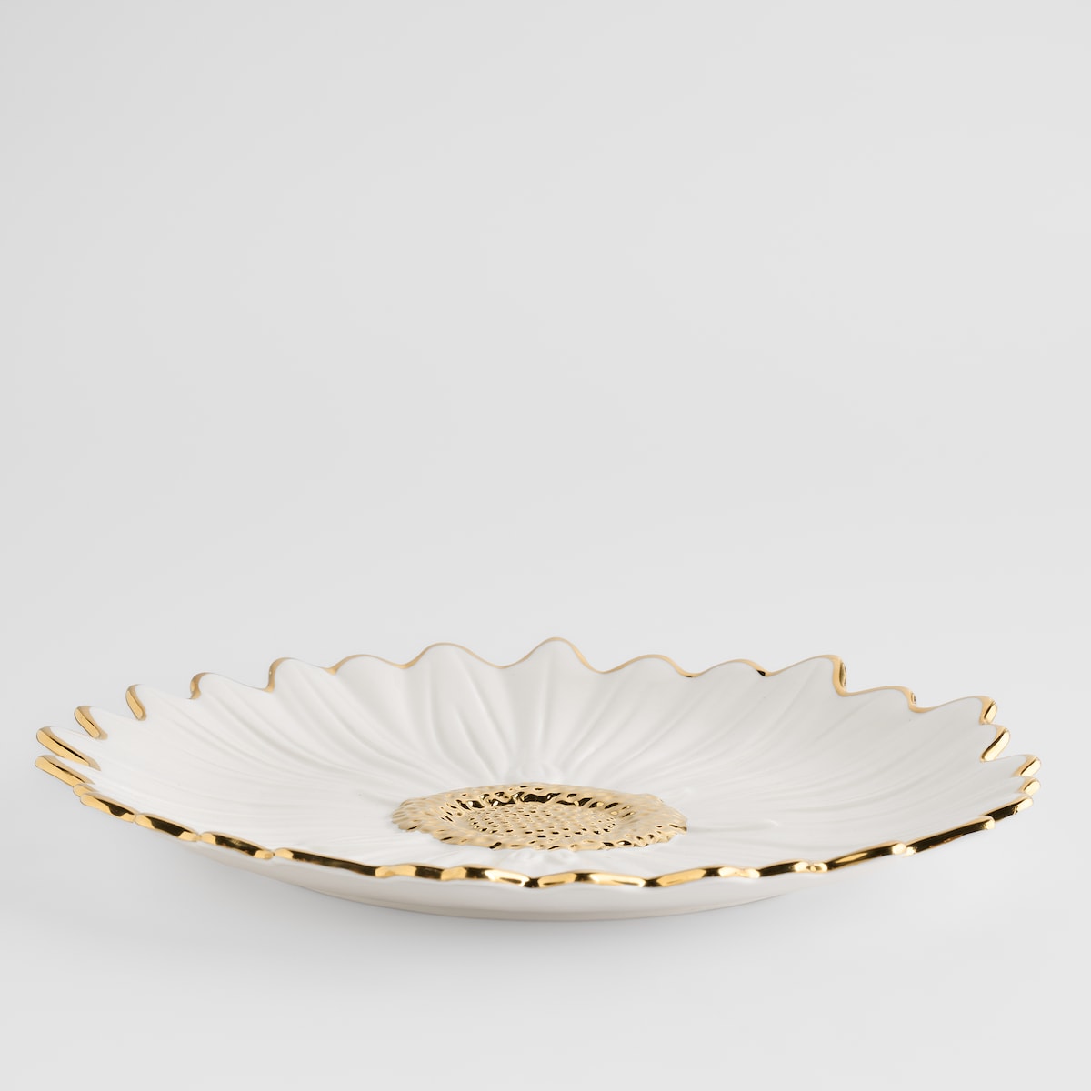 Patera Daisinig z motywem kwiatowym