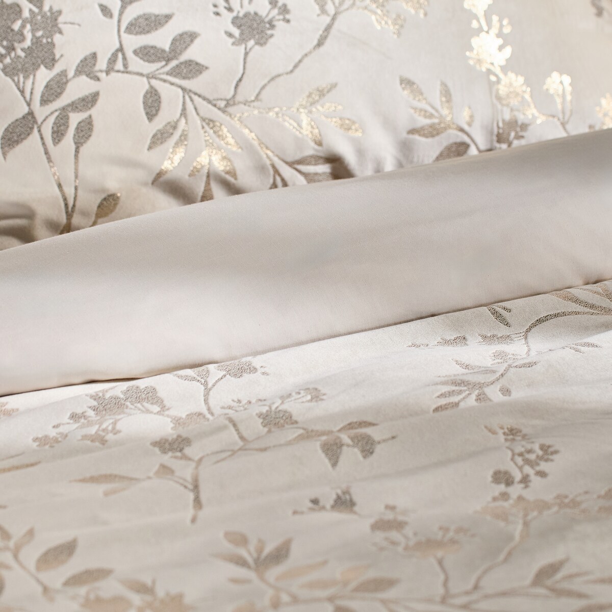 Pościel welwetowa ze złotym nadrukiem Pansema 160x200 cm z motywem postaci