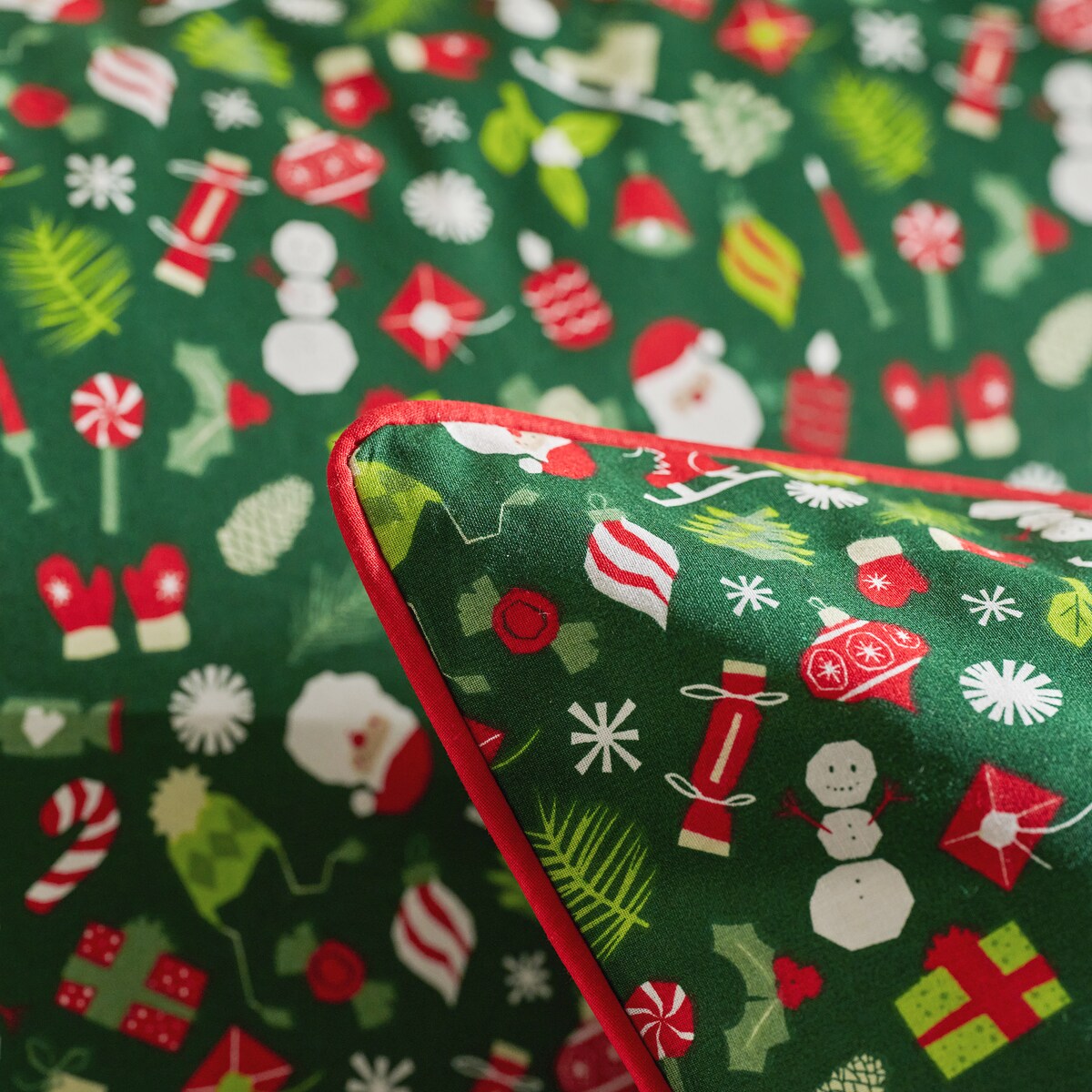 Pościel bawełniana z lamówką Festio 140x200 cm z motywem mikołaja