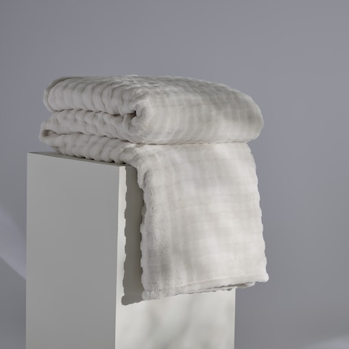 Jednokolorowy koc z wytłoczonym wzorem Operta 150x200 cm