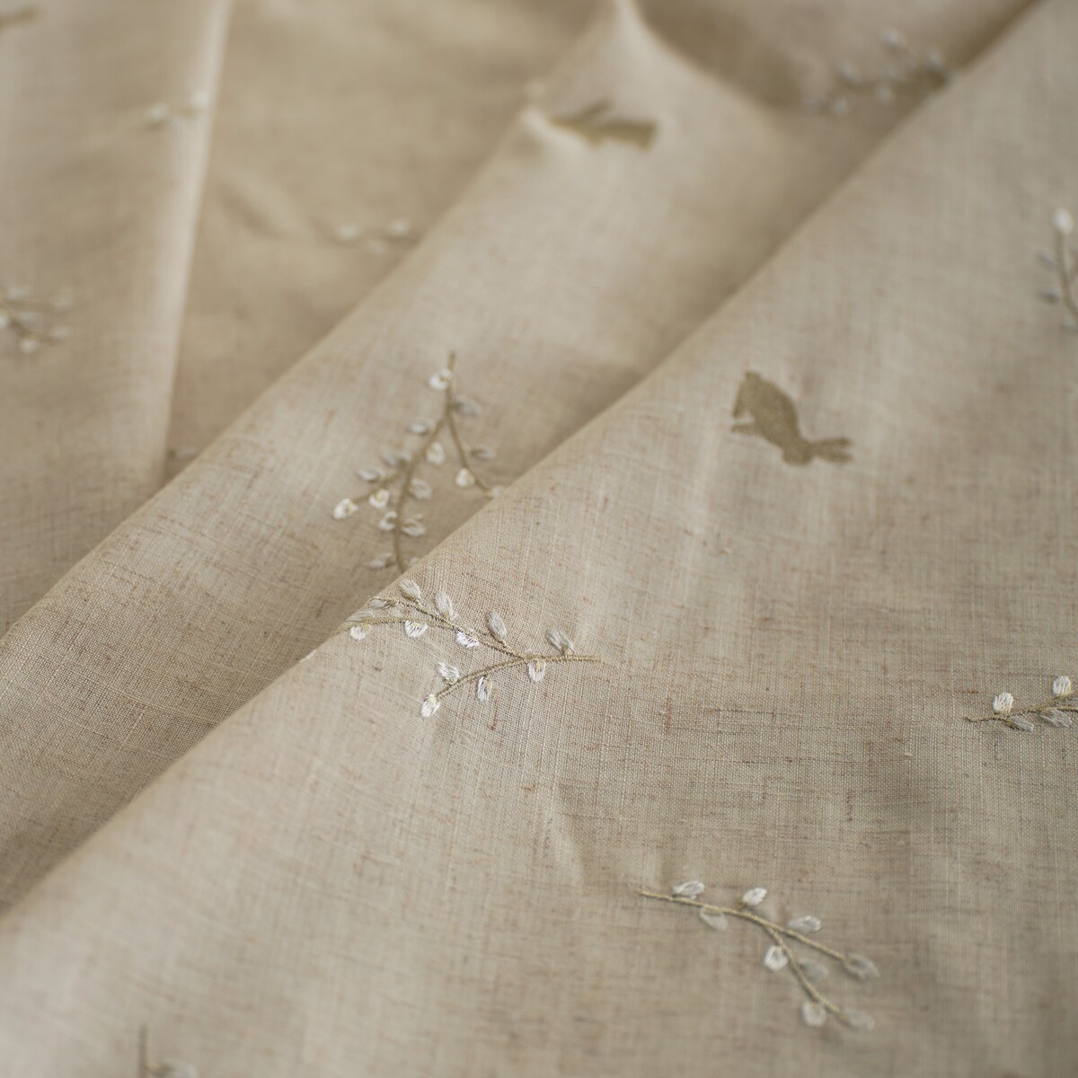 Obrus Haftowany Bazinka 130x180 cm z motywem bazi