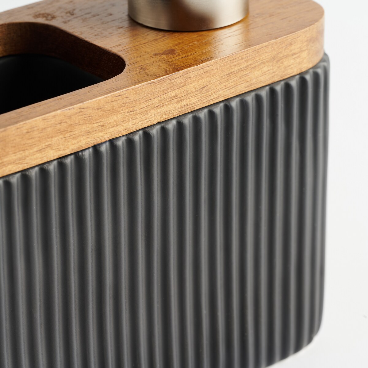 Dozownik z miejscem na gąbkę i szczotką Velosi