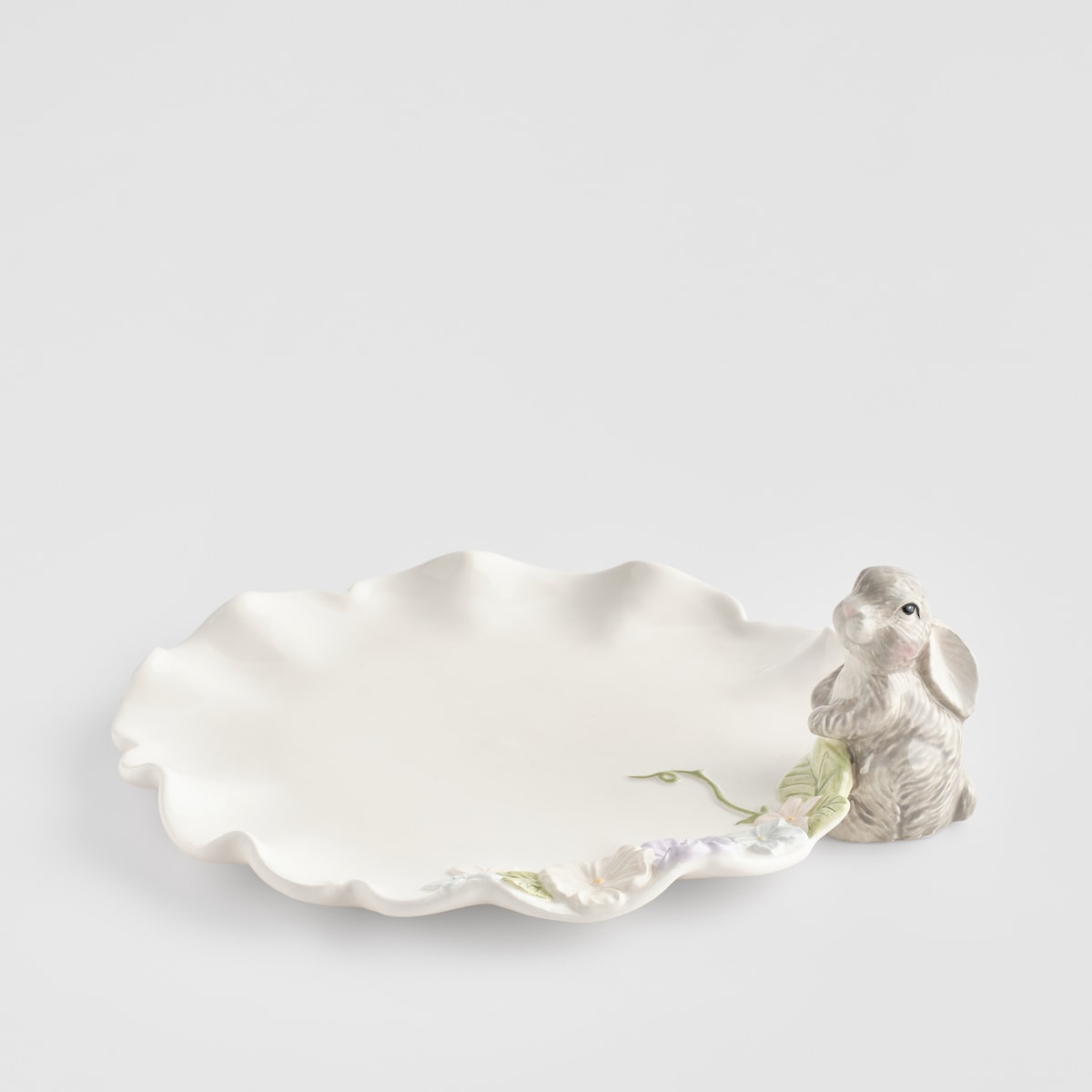 Patera Pasquile z motywem kwiatowym i królika