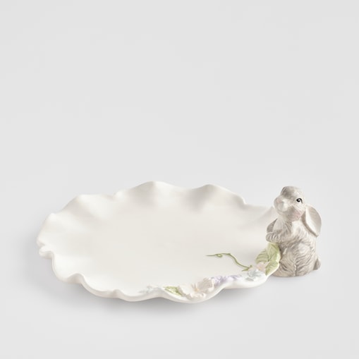 Patera Pasquile z motywem kwiatowym i królika