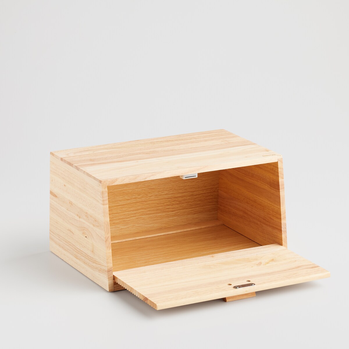 drewniany chlebak z jasnego drewna cottago