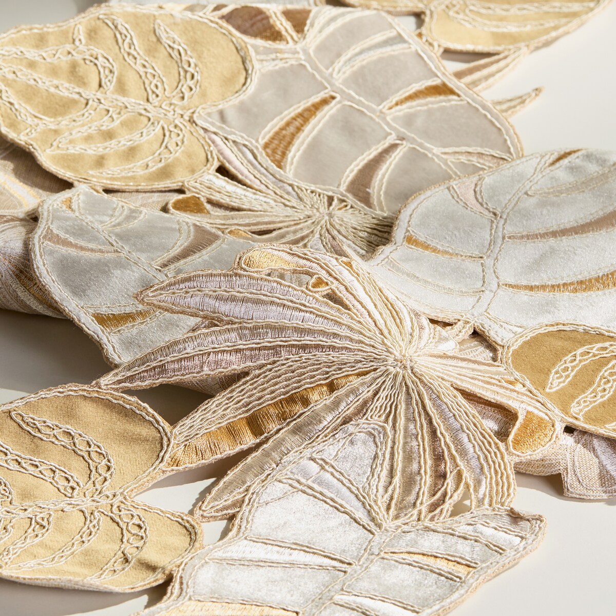 Bieżnik Haftowany Leafa 18x158 cm