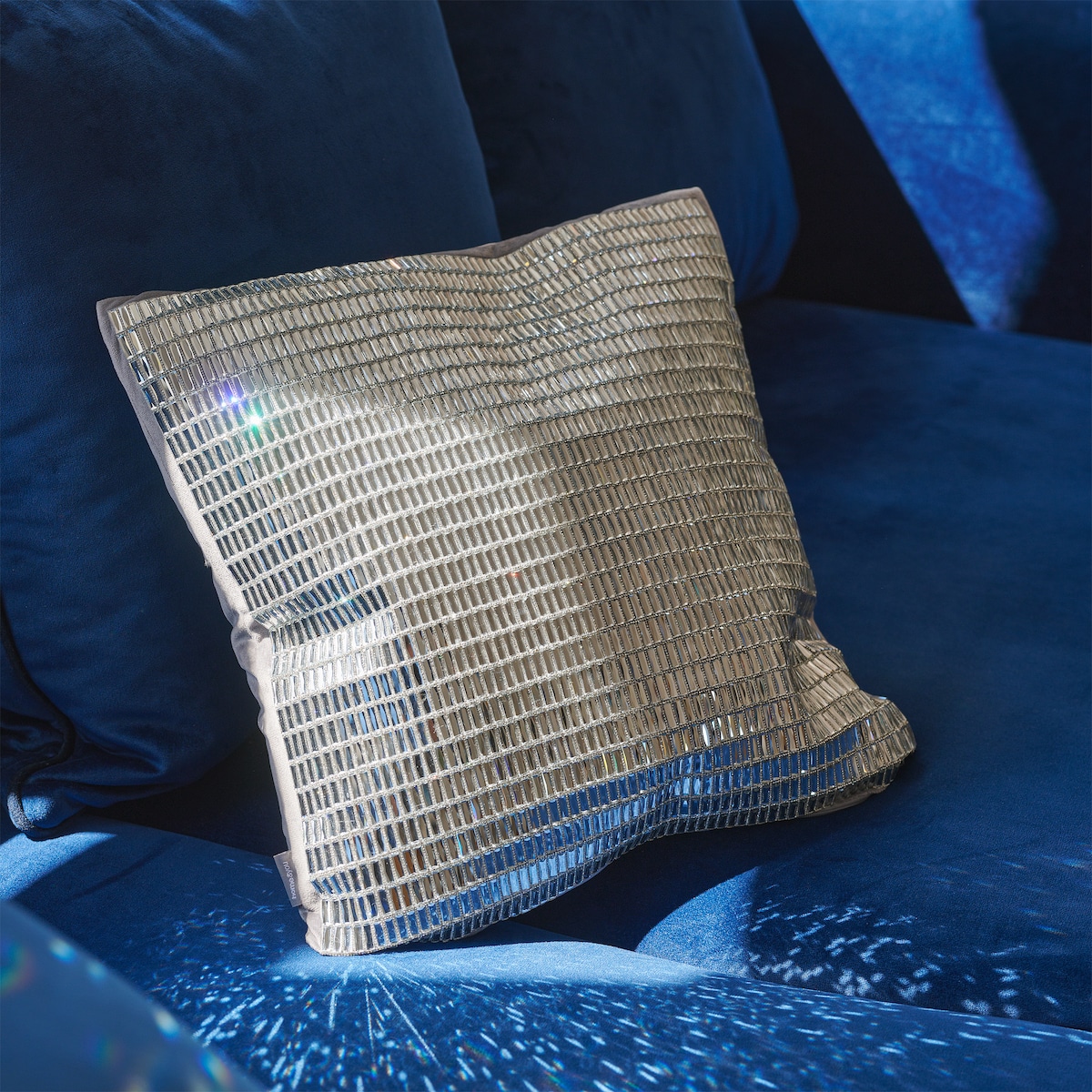 Poszewka Riflesso 45x45 cm z motywem geometrycznym