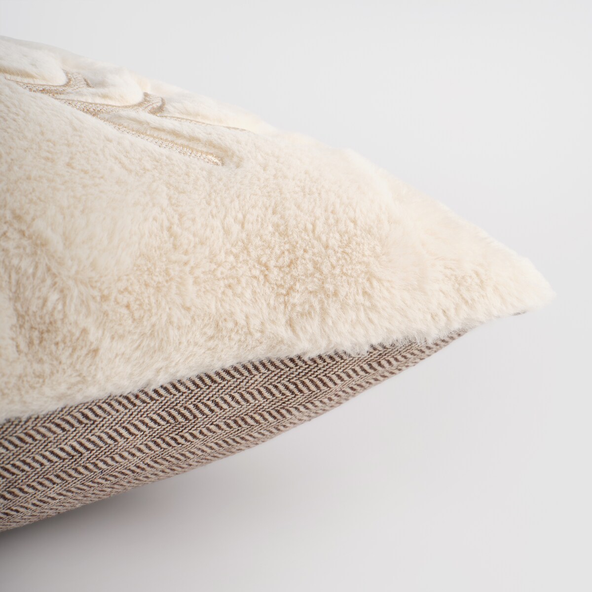 Poszewka Futrzana Antleris 45x45 cm z motywem renifera