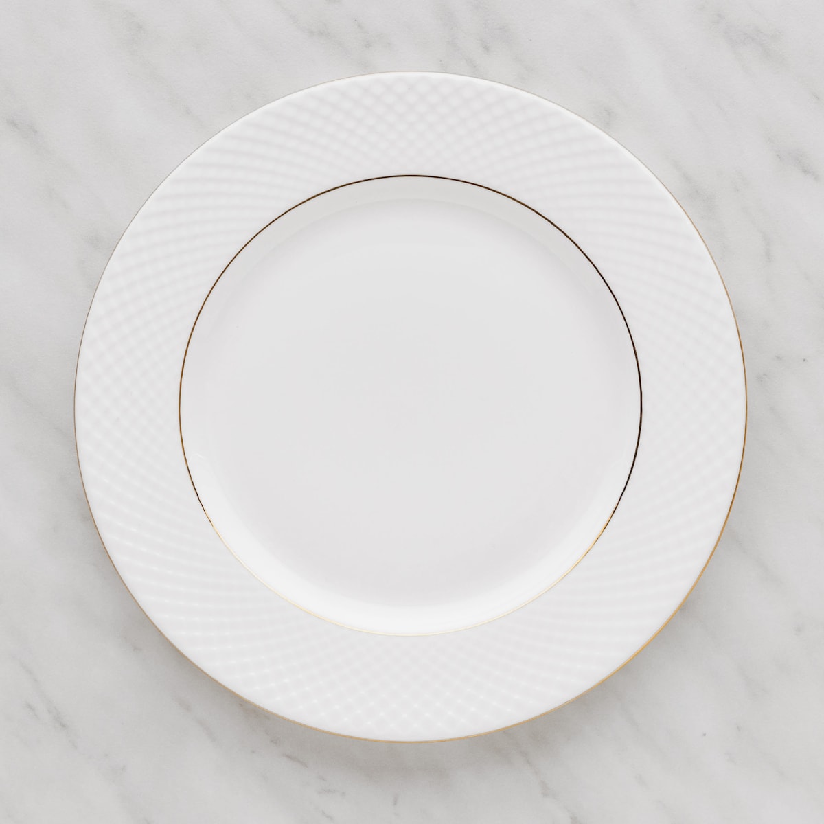 Elegancki Talerz Obiadowy z Porcelany Kostnej Eleni z motywem geometrycznym